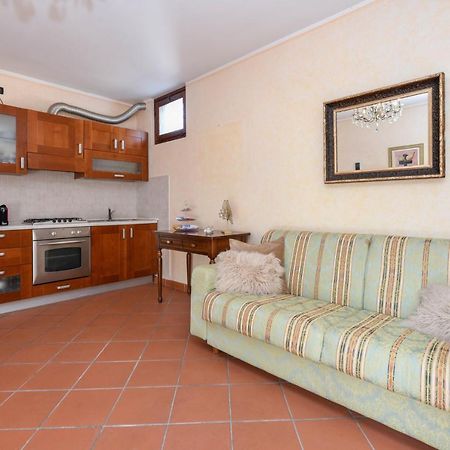 Prestige Apartment Sirmione Bagian luar foto