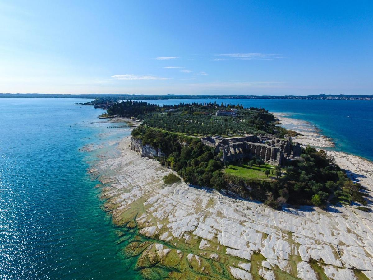 Prestige Apartment Sirmione Bagian luar foto